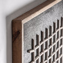 Panel decorativo de madera de pino reciclado en tonos oscuros – detalle