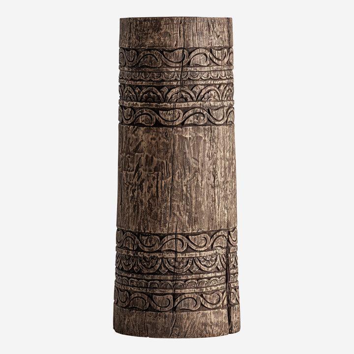 Peana decorativa de madera de teca en color marrón envejecido