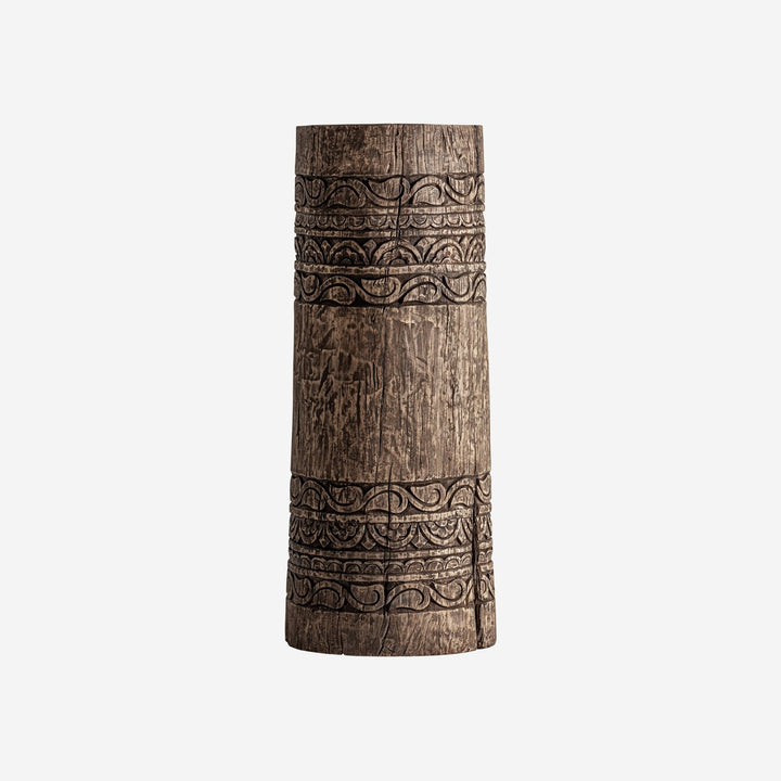 Peana decorativa de madera de teca en color marrón envejecido