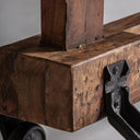Perchero de madera de mango y hierro en color marrón – detalle