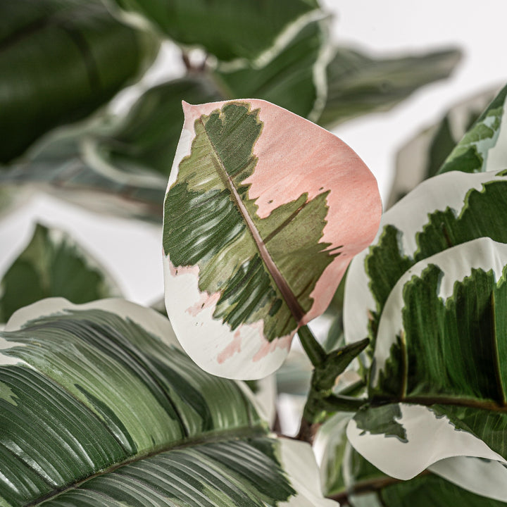 Planta artificial de plástico en color verde 75 x 178 cm – detalle