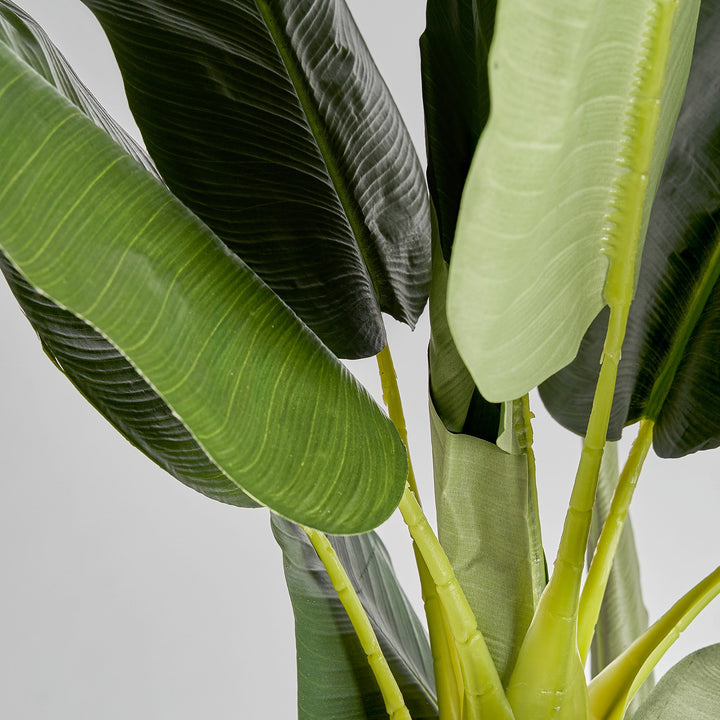 Planta artificial de poliéster y madera de teca en color verde – detalle