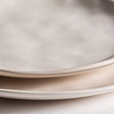 Plato de porcelana en color blanco roto (pack de 6) – detalle