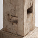 Portavelas de madera de teca y hierro en color marrón claro 17 x 58 cm – detalle