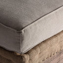 Reposapiés de madera de mango y algodón en color crema – detalle