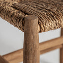 Reposapiés de madera de teca y enea en color marrón – detalle