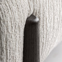 Reposapiés tapizado en poliéster en color blanco – detalle