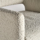 Silla de algodón bouclé y MDF en color blanco roto – detalle