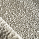 Silla de algodón bouclé y MDF en color blanco roto – detalle