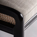Silla de estilo colonial – Marrón claro / 54 x 60 x 77 cm / Ratán y poliéster – detalle