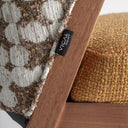 Silla de madera de caucho y algodón en color marrón – detalle