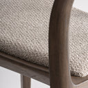 Silla de madera de caucho y poliuretano en color marrón (pack de 2) – detalle