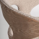 Silla de madera de fresno y poliéster en color marrón claro – detalle