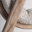 Silla de madera de olmo y poliéster con brazos – detalle