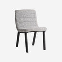 Silla de madera de olmo y poliéster en color negro