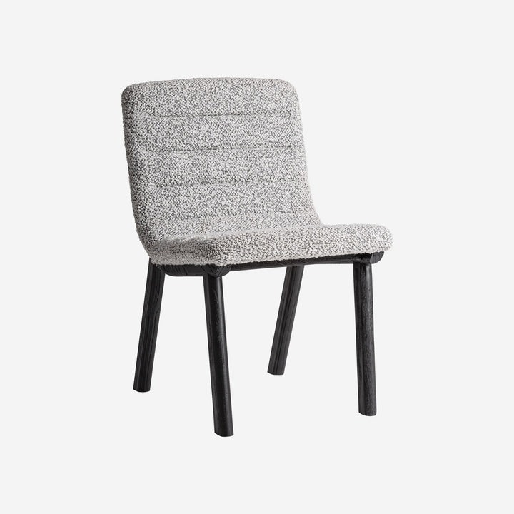 Silla de madera de olmo y poliéster en color negro