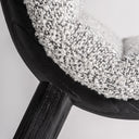 Silla de madera de olmo y poliéster en color negro – detalle