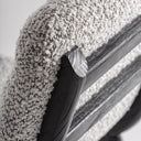 Silla de madera de olmo y poliéster en color negro – detalle