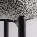 Silla de madera de olmo y poliéster envolvente – detalle