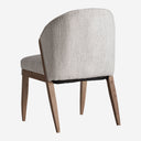 Silla de madera de pino y poliéster en color marrón claro