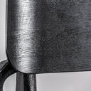 Silla de madera de roble y fibra natural en color negro mate – detalle