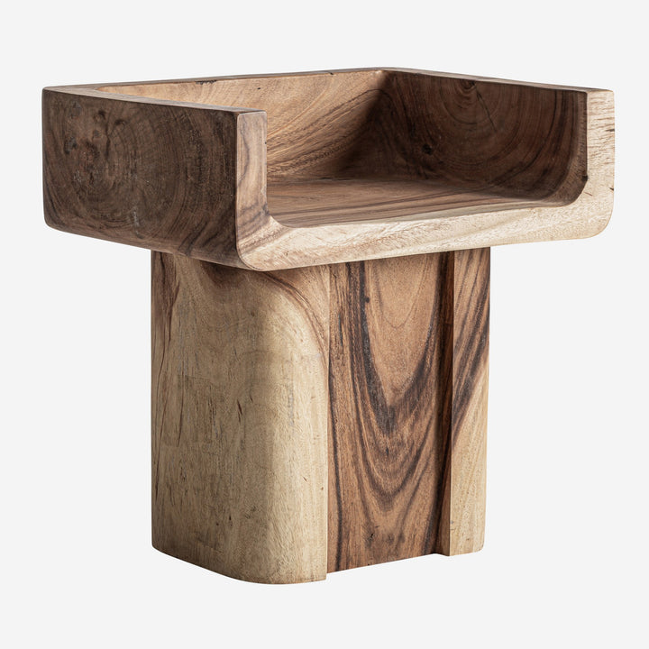 Silla de madera de suar en color marrón