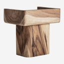 Silla de madera de suar en color marrón