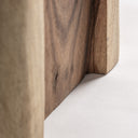 Silla de madera de suar en color marrón – detalle