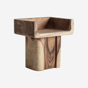 Silla de madera de suar en color marrón