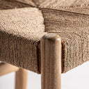 Silla de madera de teca y cáñamo en color marrón claro (pack de 2) – detalle