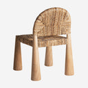 Silla de madera de teca y enea en color marrón