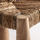 Silla de madera de teca y enea en color marrón – detalle