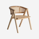 Silla de madera de teca y raíz de teca en color marrón