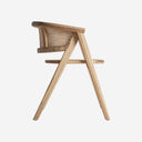 Silla de madera de teca y raíz de teca en color marrón