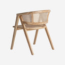 Silla de madera de teca y raíz de teca en color marrón