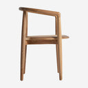 Silla de madera de teca y ratán en color marrón claro