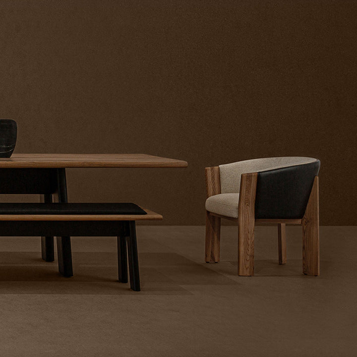 Silla de piel y madera de roble – ambiente