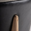 Silla de piel y madera de roble – detalle