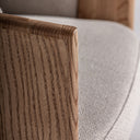 Silla de piel y madera de roble – detalle