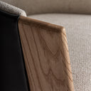 Silla de piel y madera de roble – detalle