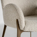 Silla de poliéster y hierro en color beige – detalle
