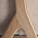 Silla de poliéster y madera de fresno en color beige 59 x 61 x 79 cm – detalle