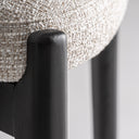 Silla de poliéster y madera de fresno en color beige (pack de 2) – detalle