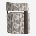 Silla de poliéster y madera de fresno en color gris