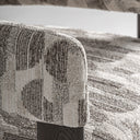 Silla de poliéster y madera de fresno en color gris – detalle