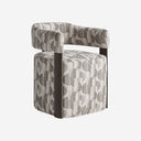 Silla de poliéster y madera de fresno en color gris