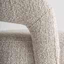 Silla de poliéster y madera de pino en color crema jaspeado – detalle
