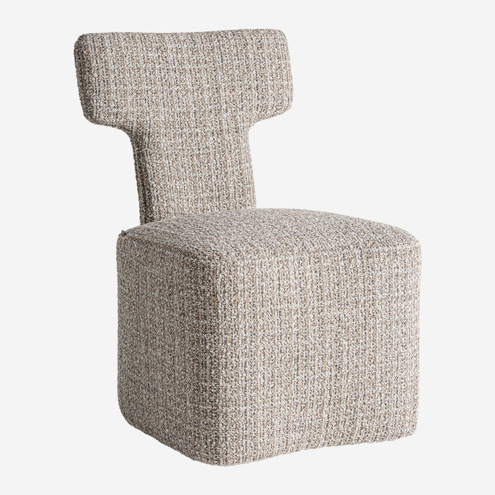 Silla de poliéster y madera de pino en tonos neutros