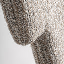 Silla de poliéster y madera de pino en tonos neutros – detalle