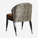 Silla de terciopelo y madera de caucho en color ocre